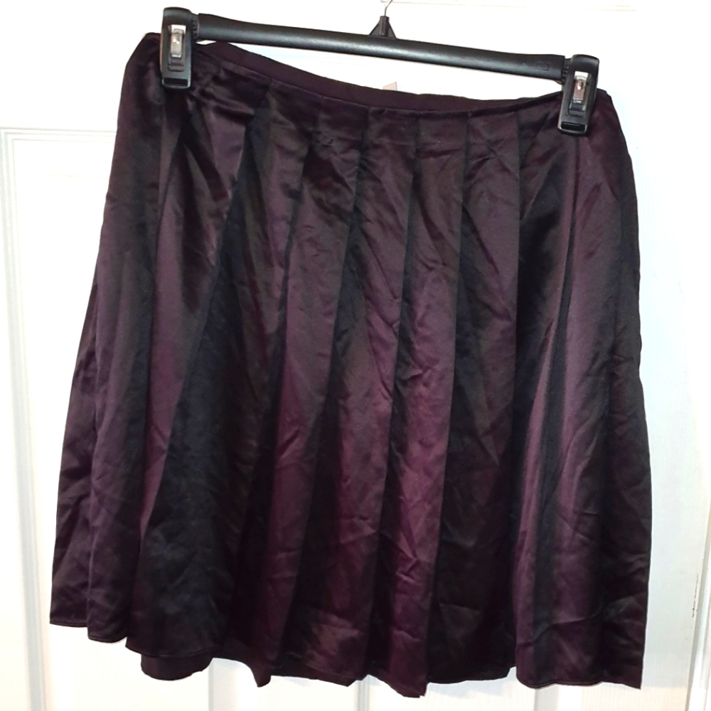 3/$15 Shiny pleated Old Navy skirt